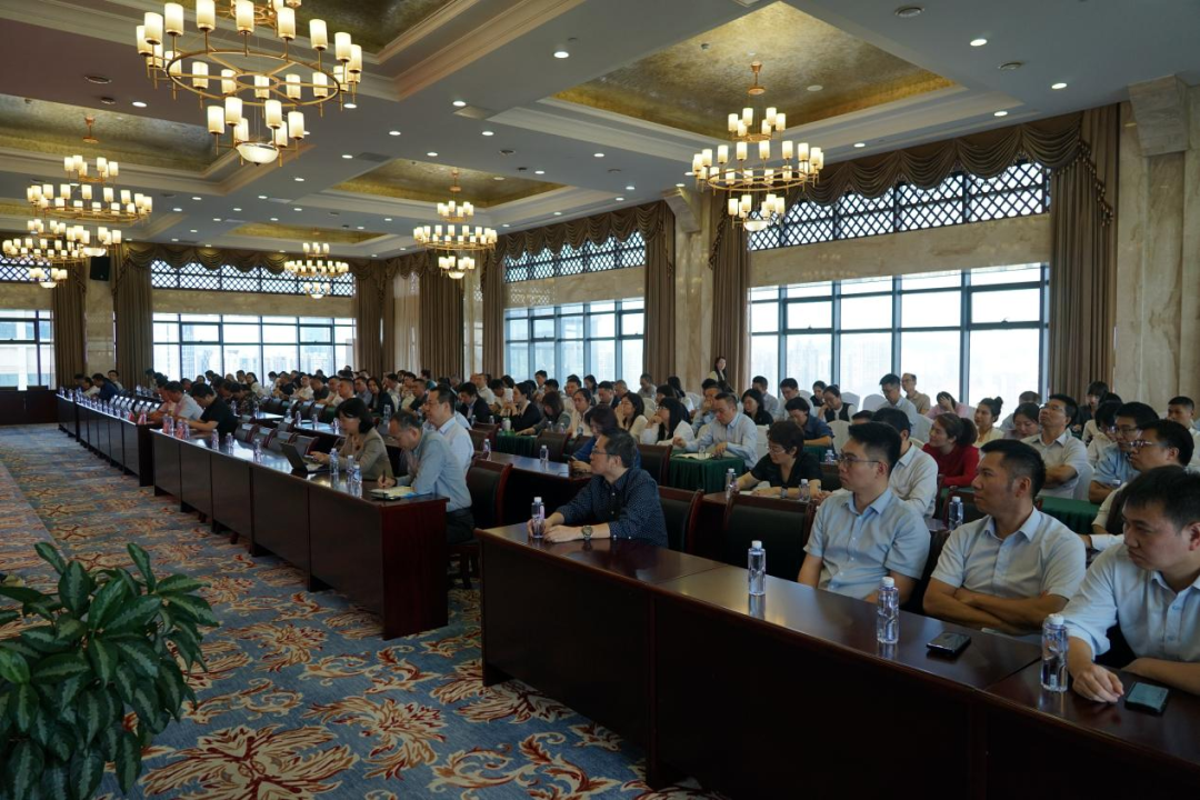 深学细悟知敬畏，躬身笃行践初心 ——协会召开“深入学习贯彻习近平同志在闽金融论述与实践启示 推动行业高质量发展”专题会议